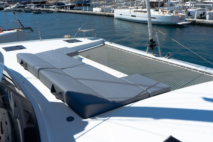 Astréa 42 - Yacht Charter Sailica