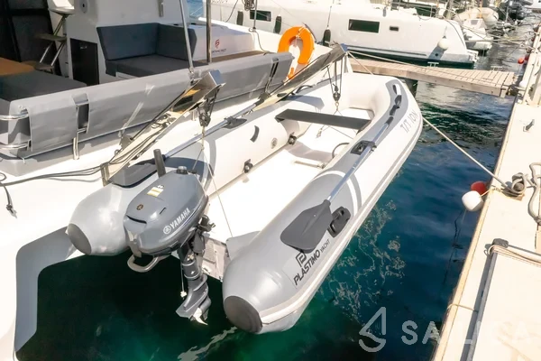 Astréa 42 - Yacht Charter Sailica