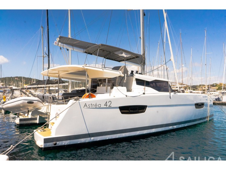 Astréa 42 - Yacht Charter Sailica