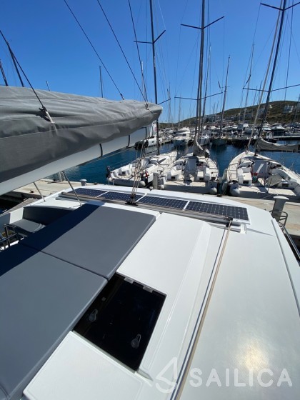 Astréa 42 - Yacht Charter Sailica