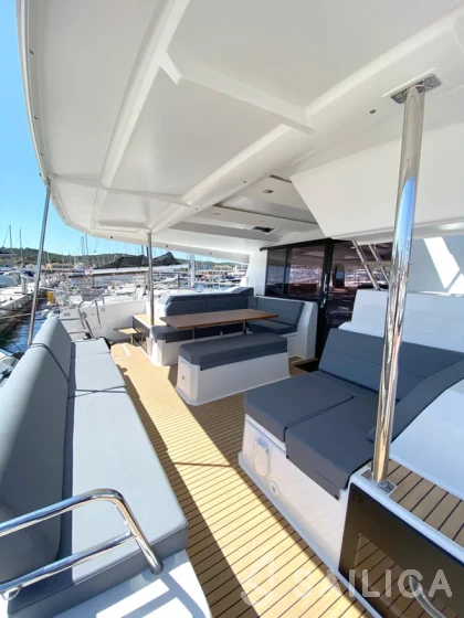 Astréa 42 - Yacht Charter Sailica