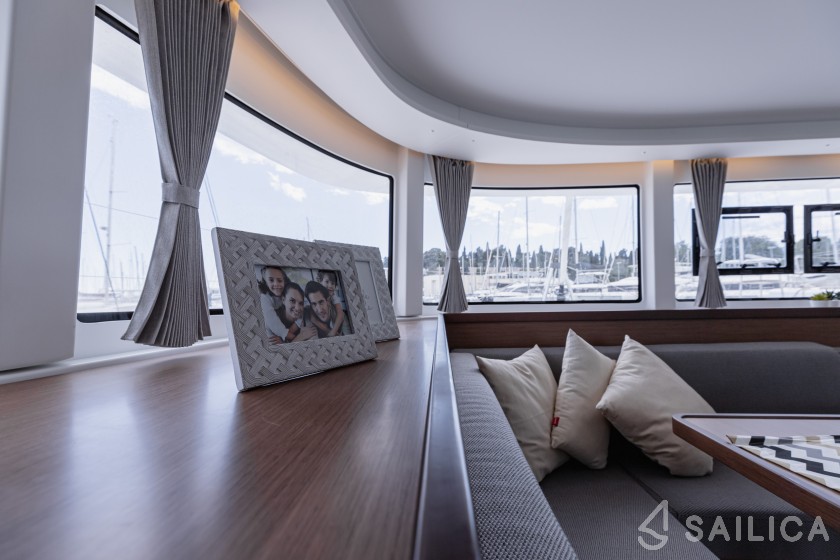 Lagoon 42 - Yacht Charter Sailica