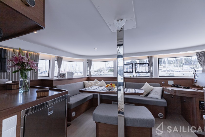 Lagoon 42 - Yacht Charter Sailica