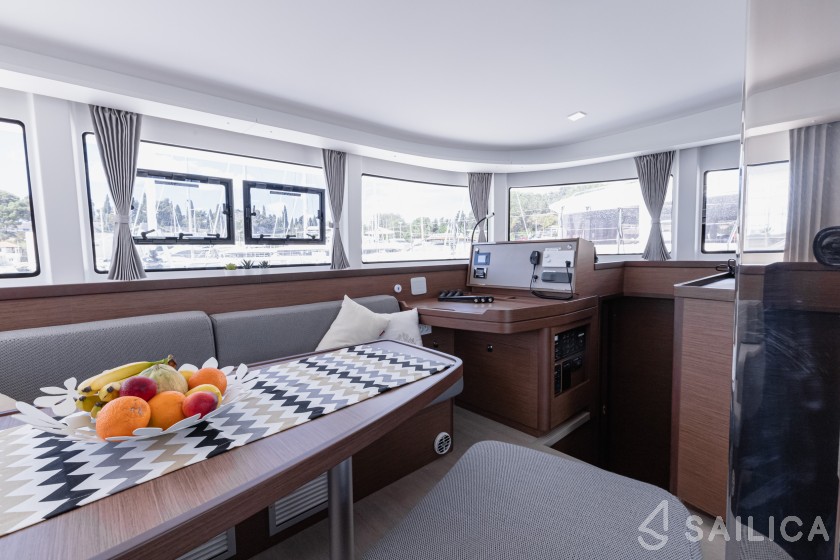 Lagoon 42 - Yacht Charter Sailica