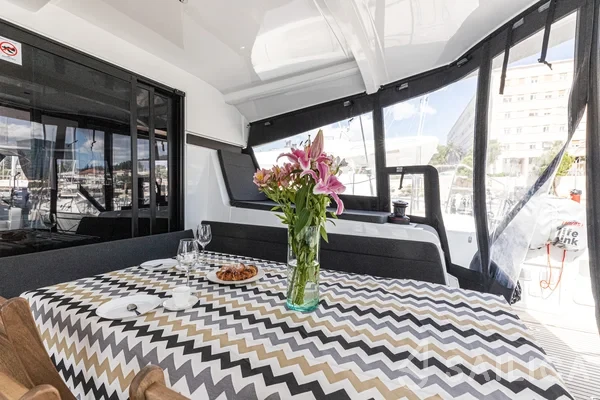 Lagoon 42 - Yacht Charter Sailica