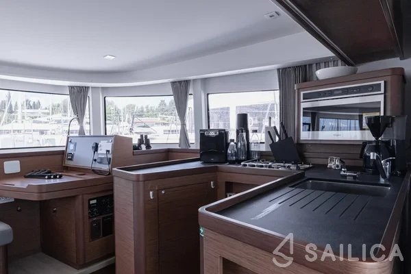 Lagoon 42 - Yacht Charter Sailica