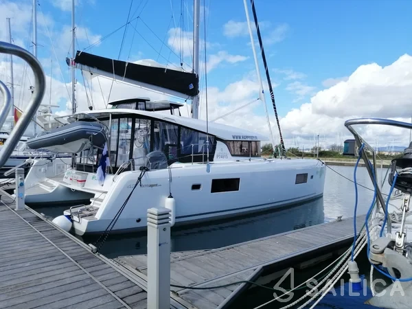 Lagoon 42 - Yacht Charter Sailica