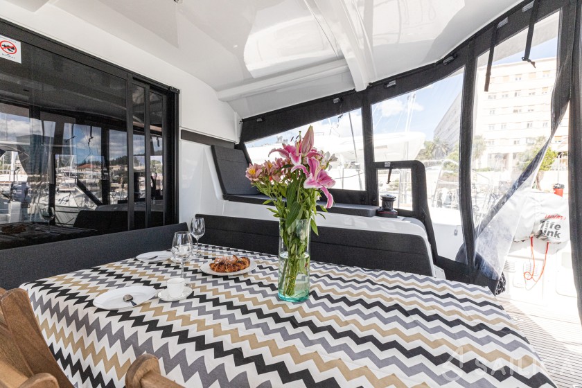 Lagoon 42 - Yacht Charter Sailica