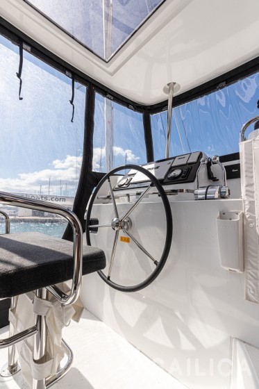 Lagoon 42 - Yacht Charter Sailica
