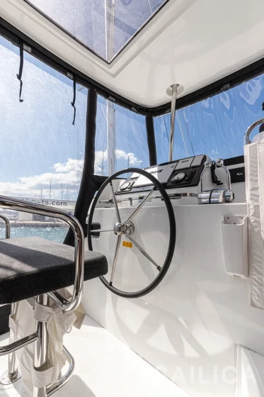Lagoon 42 - Yacht Charter Sailica