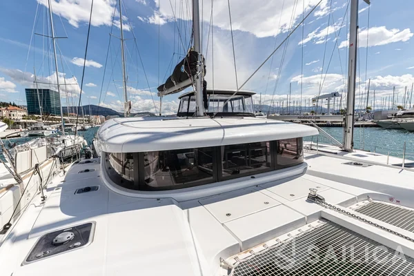 Lagoon 42 - Yacht Charter Sailica