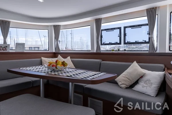Lagoon 42 - Yacht Charter Sailica