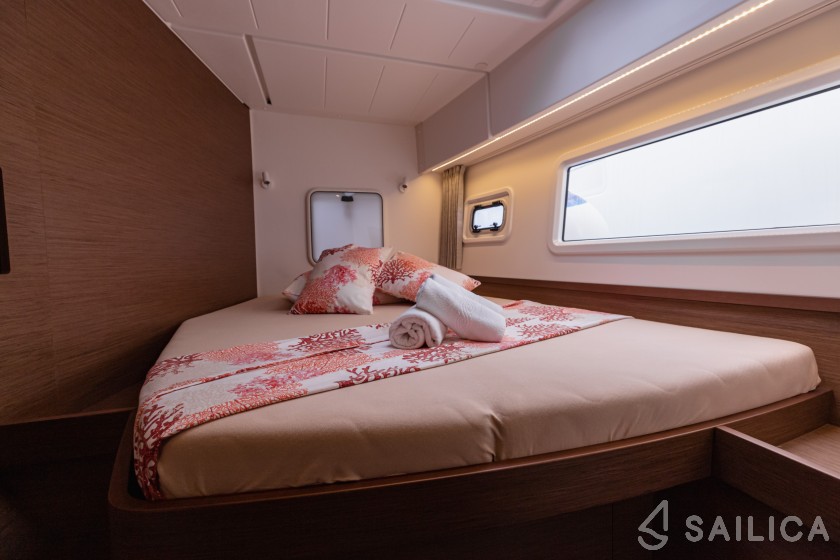 Lagoon 42 - Yacht Charter Sailica