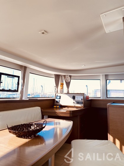 Lagoon 42 - Yacht Charter Sailica
