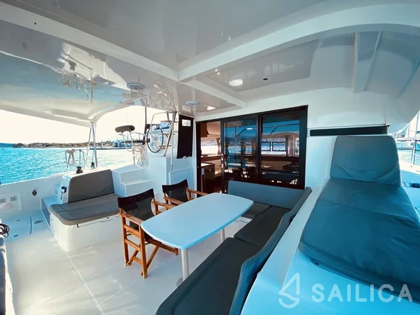 Lagoon 42 - Yacht Charter Sailica