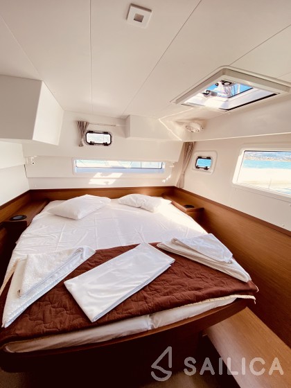 Lagoon 42 - Yacht Charter Sailica