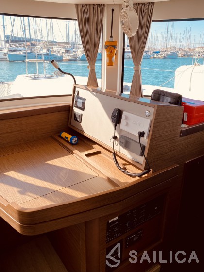 Lagoon 42 - Yacht Charter Sailica