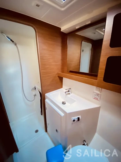 Lagoon 42 - Yacht Charter Sailica