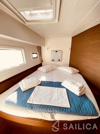 Lagoon 42 - Yacht Charter Sailica