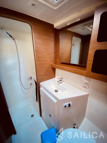 Lagoon 42 - Yacht Charter Sailica