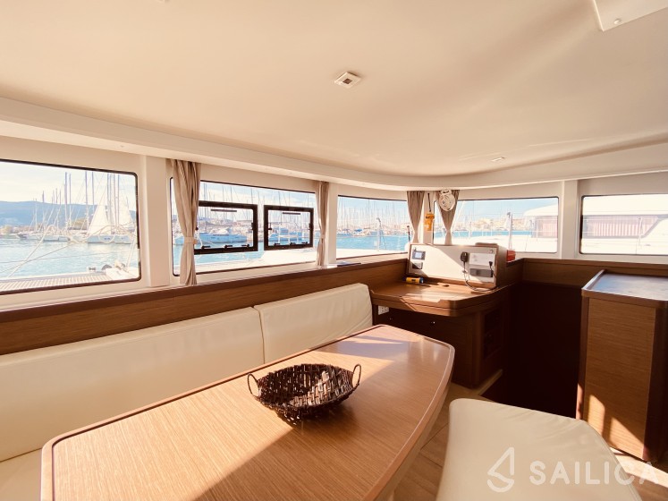 Lagoon 42 - Yacht Charter Sailica