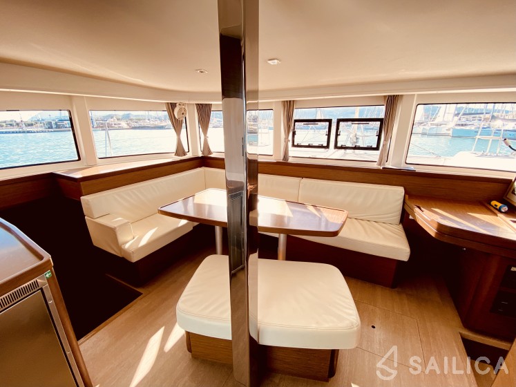 Lagoon 42 - Yacht Charter Sailica