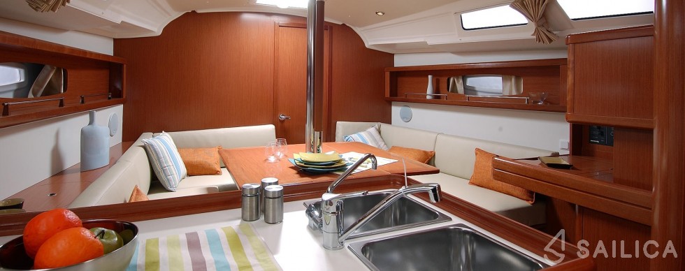 Oceanis 37 - Yacht Charter Sailica