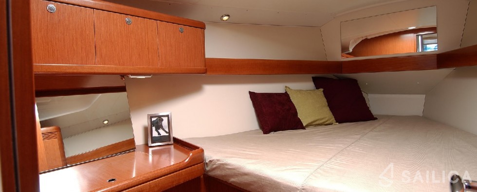 Oceanis 37 - Yacht Charter Sailica
