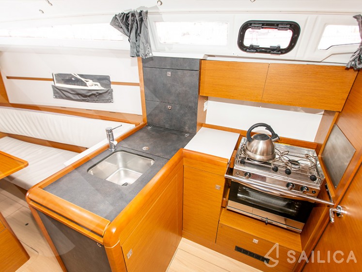 Sun Odyssey 349 - Yacht Charter Sailica