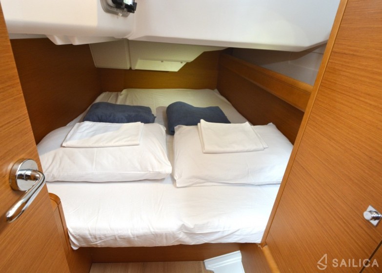 Sun Odyssey 419 - Yacht Charter Sailica