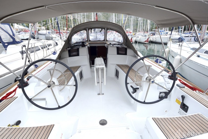 Sun Odyssey 419 - Yacht Charter Sailica