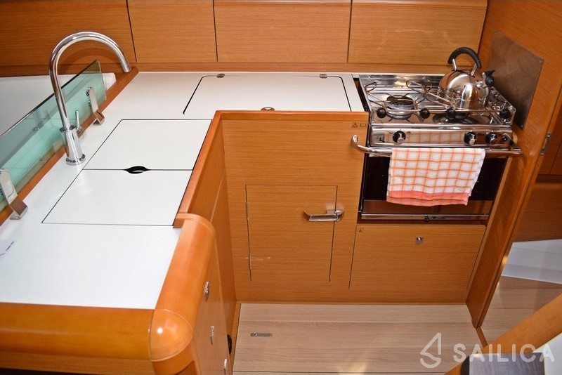 Sun Odyssey 419 - Yacht Charter Sailica
