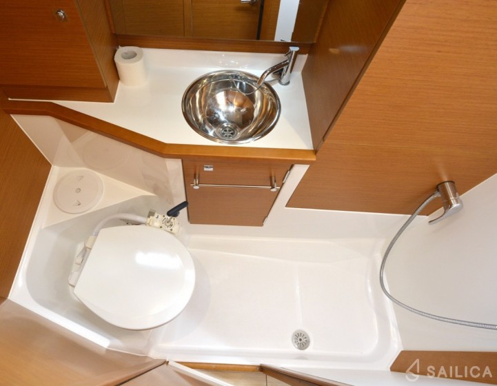 Sun Odyssey 419 - Yacht Charter Sailica