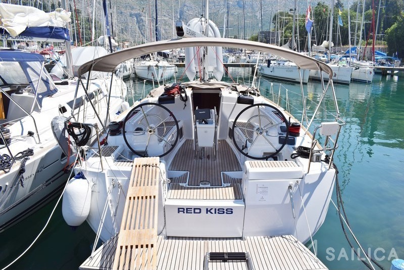 Sun Odyssey 419 - Yacht Charter Sailica