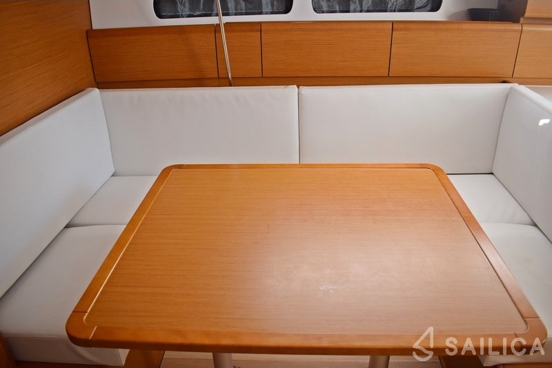Sun Odyssey 419 - Yacht Charter Sailica