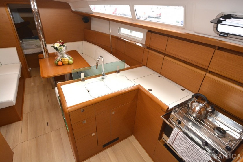 Sun Odyssey 419 - Yacht Charter Sailica