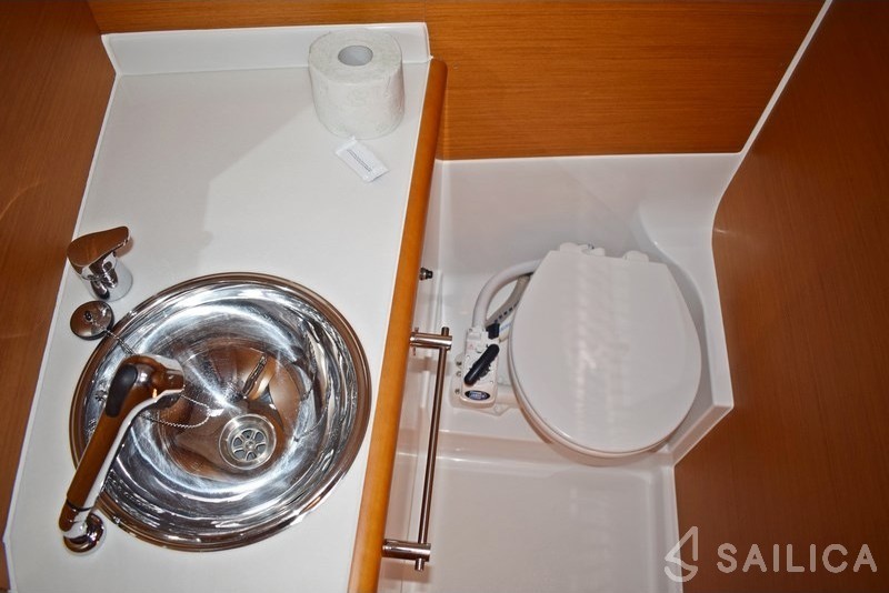 Sun Odyssey 419 - Yacht Charter Sailica