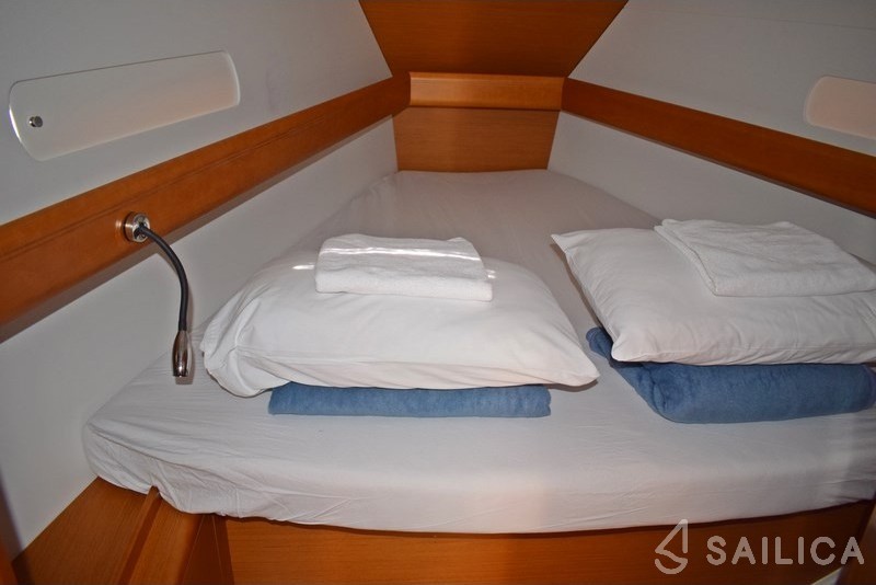 Sun Odyssey 419 - Yacht Charter Sailica