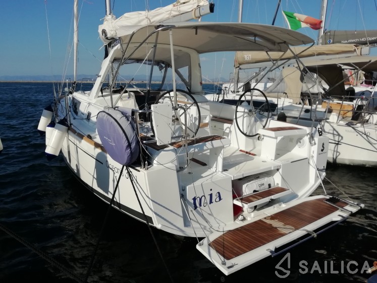 Oceanis 35.1 - Yacht Charter Sailica