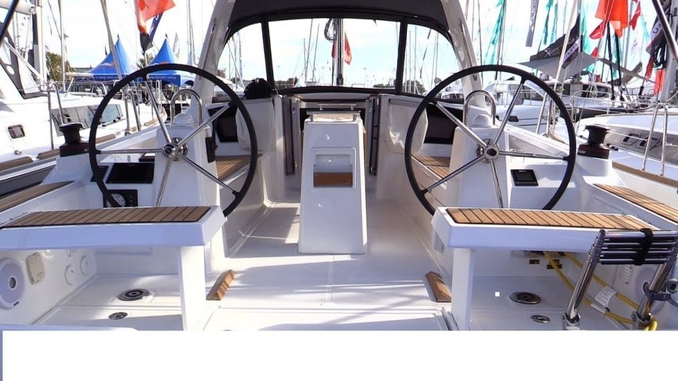 Oceanis 35.1 - Yacht Charter Sailica