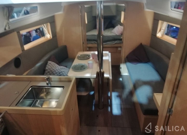 Oceanis 35.1 - Yacht Charter Sailica