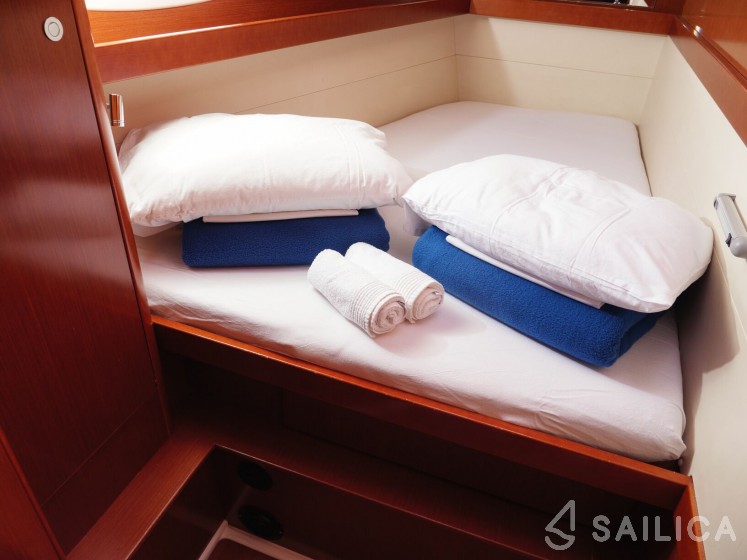 Oceanis 50 Family - Yacht Charter Sailica