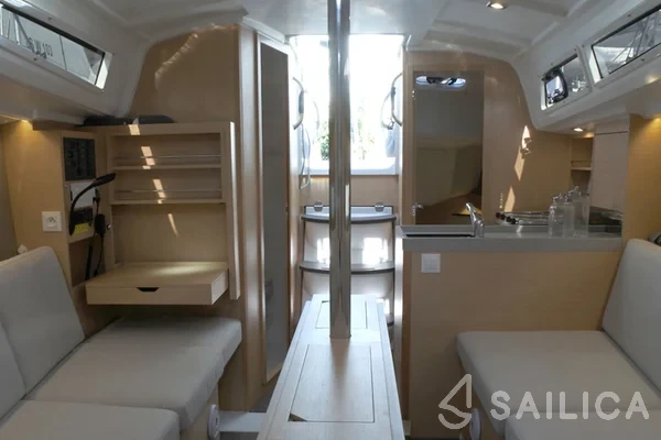 Oceanis 30.1 - Yacht Charter Sailica
