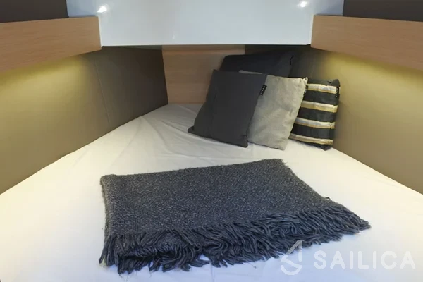Oceanis 30.1 - Yacht Charter Sailica