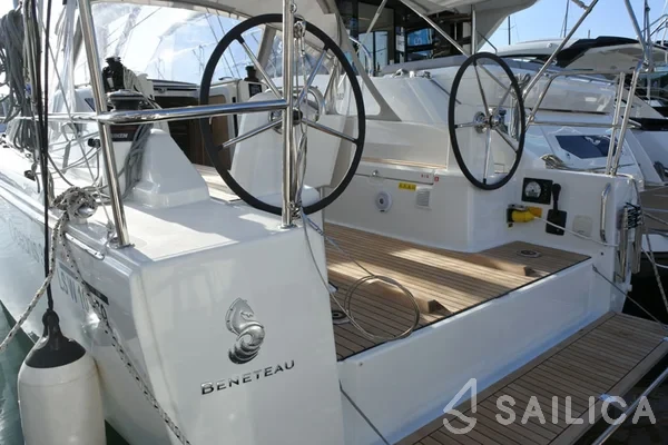 Oceanis 30.1 - Yacht Charter Sailica