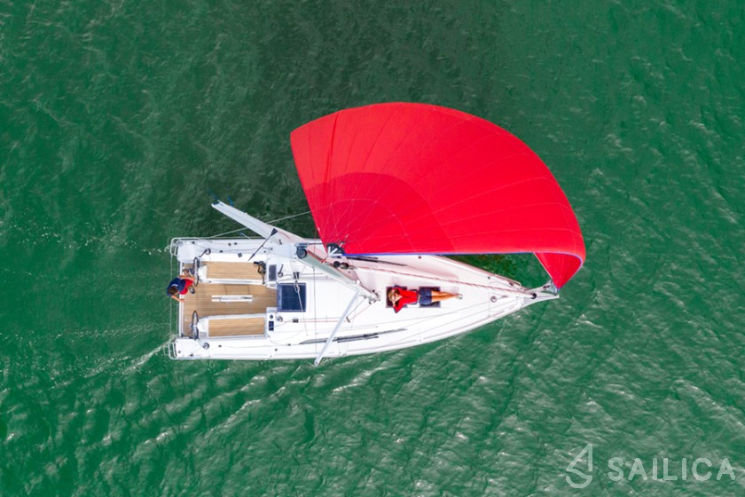 Oceanis 30.1 - Yacht Charter Sailica