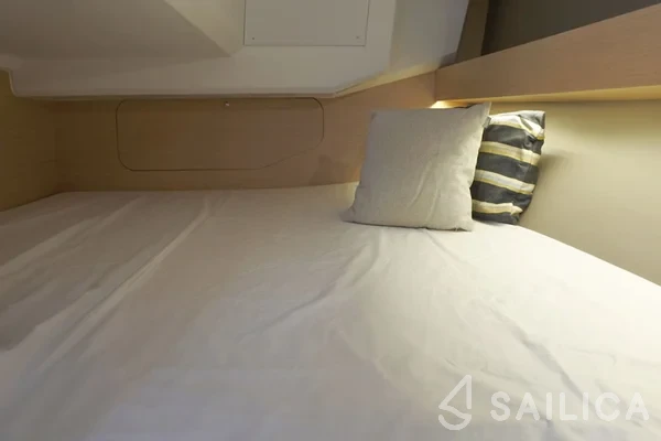Oceanis 30.1 - Yacht Charter Sailica