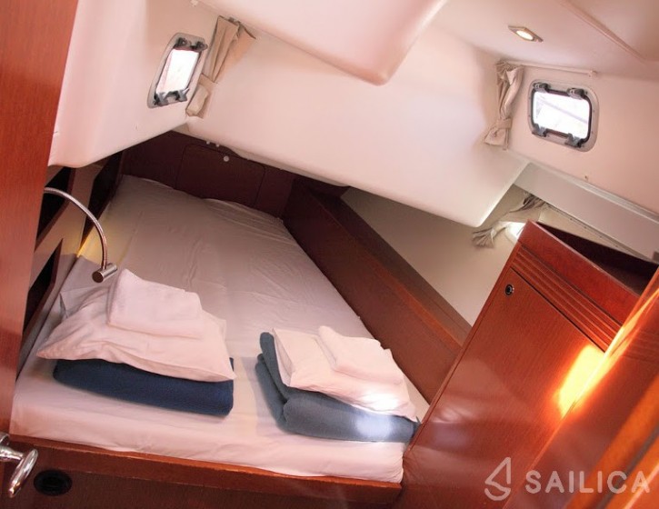 Oceanis 50 Family - Yacht Charter Sailica