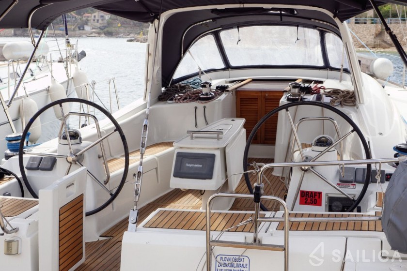 Oceanis 50 Family - Yacht Charter Sailica