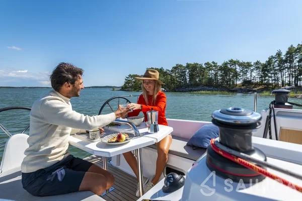 Oceanis 30.1 - Yacht Charter Sailica